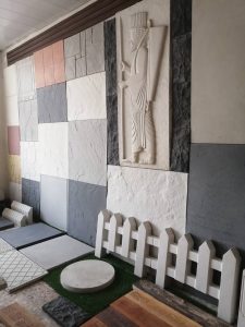 What are the differences between polymer and concrete mosaic?